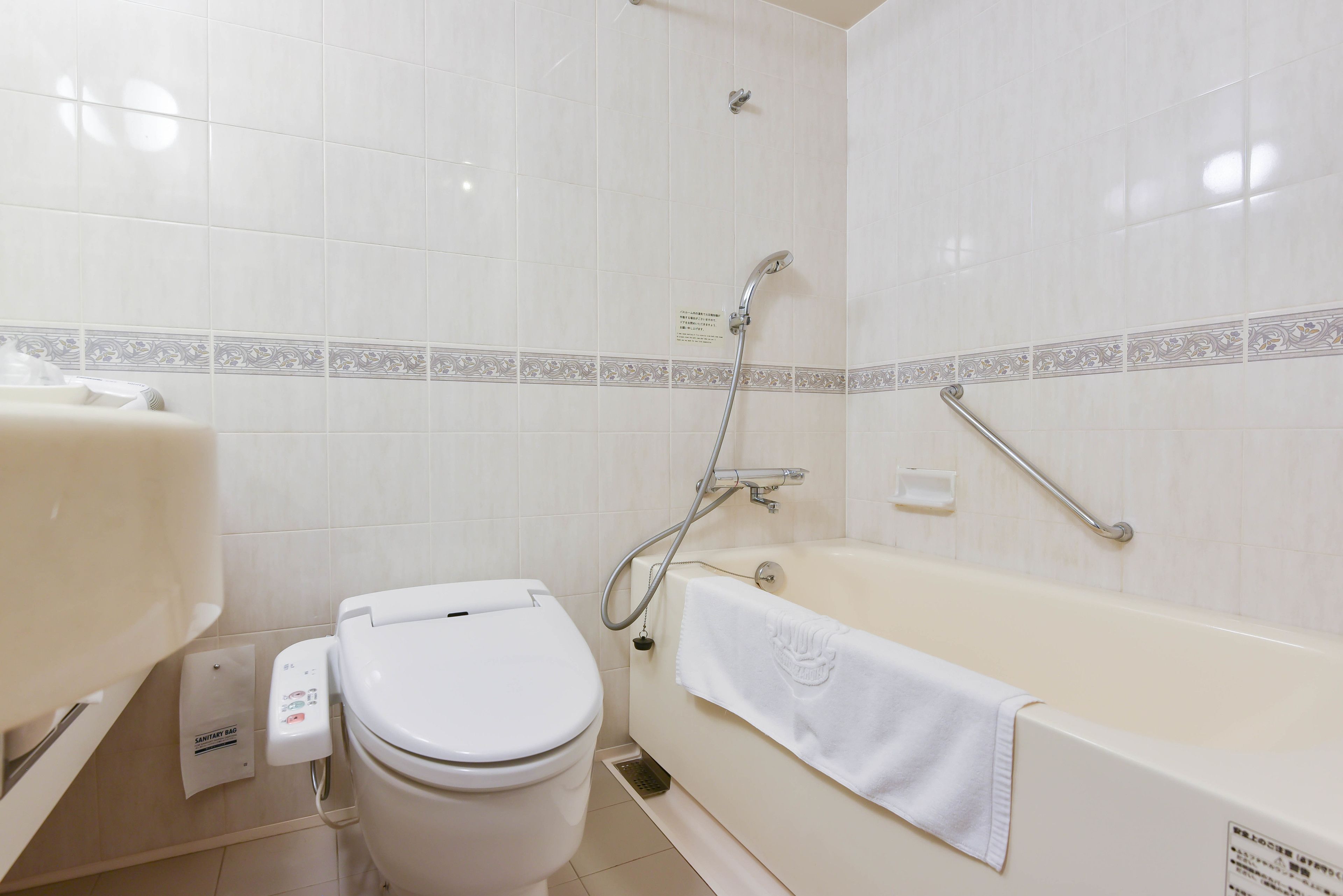 combined shower/bathtub, free toiletries, hair dryer, slippers
