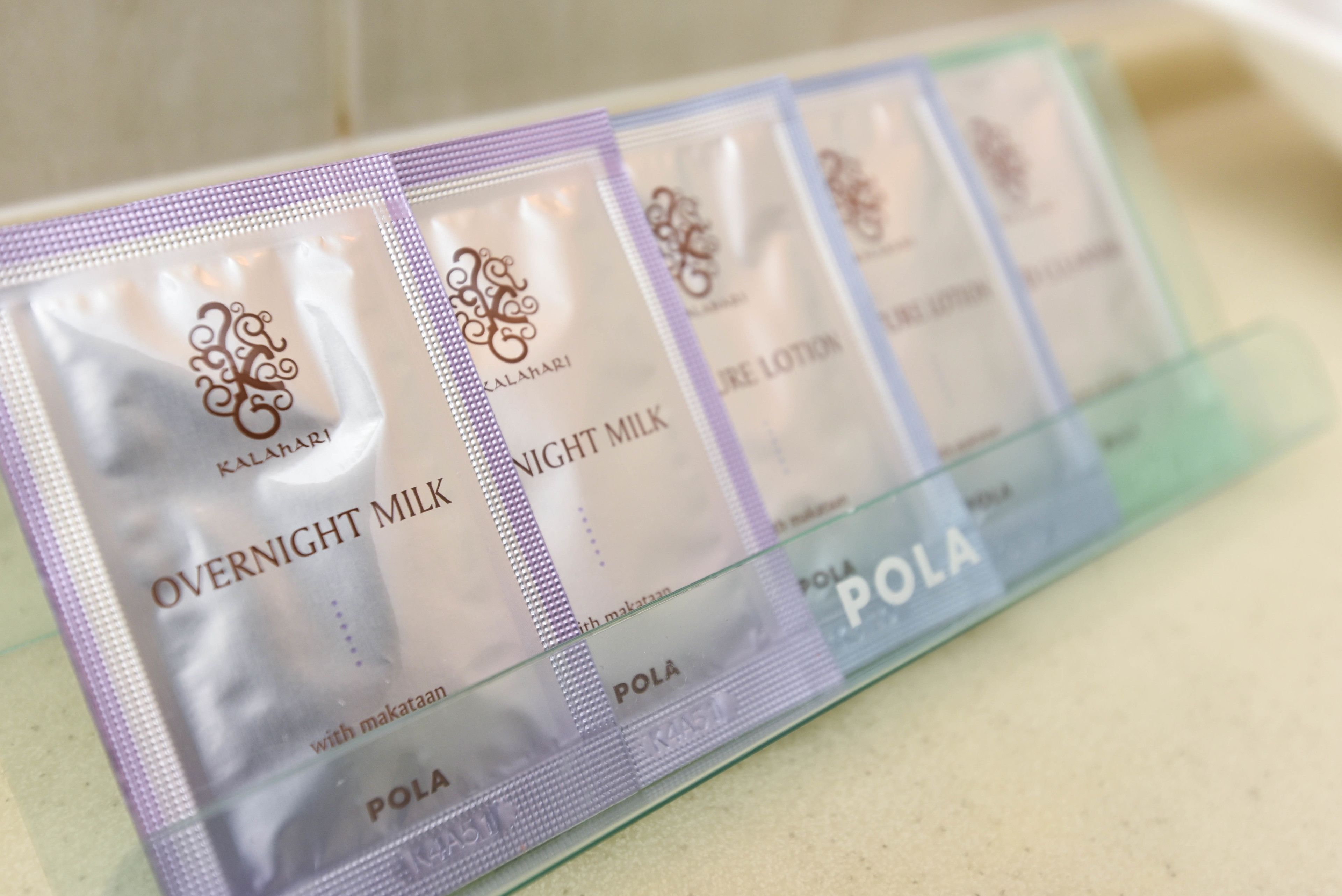 combined shower/bathtub, free toiletries, hair dryer, slippers