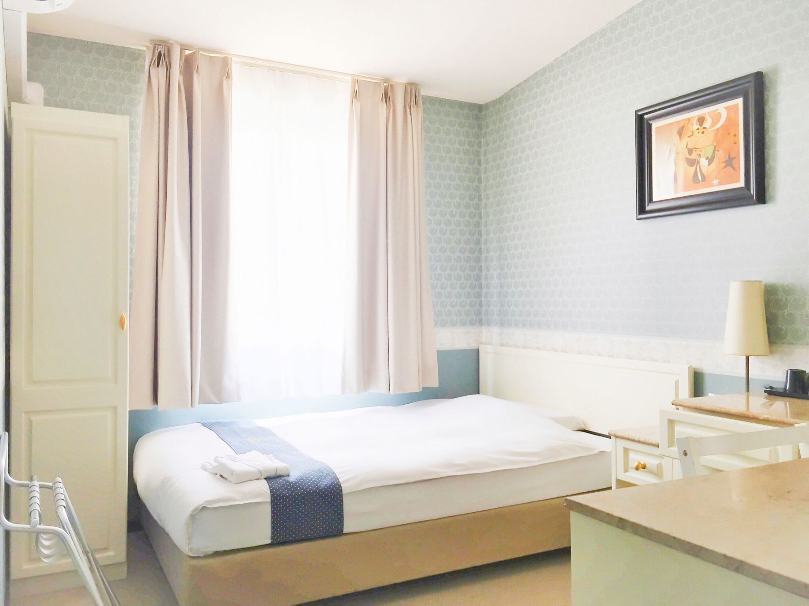 Premium bedding, down duvets, individually furnished, desk