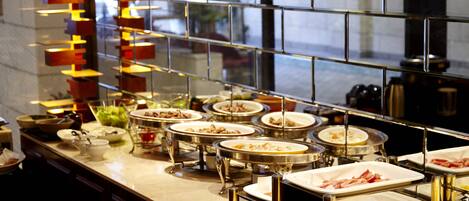 Daily Japanese breakfast (JPY 2000 per person)