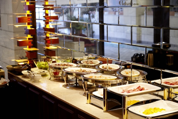 Daily Japanese breakfast (JPY 2000 per person)