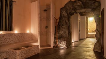 Sauna, Whirlpool, Dampfbad, Körperbehandlungen, Aromatherapie