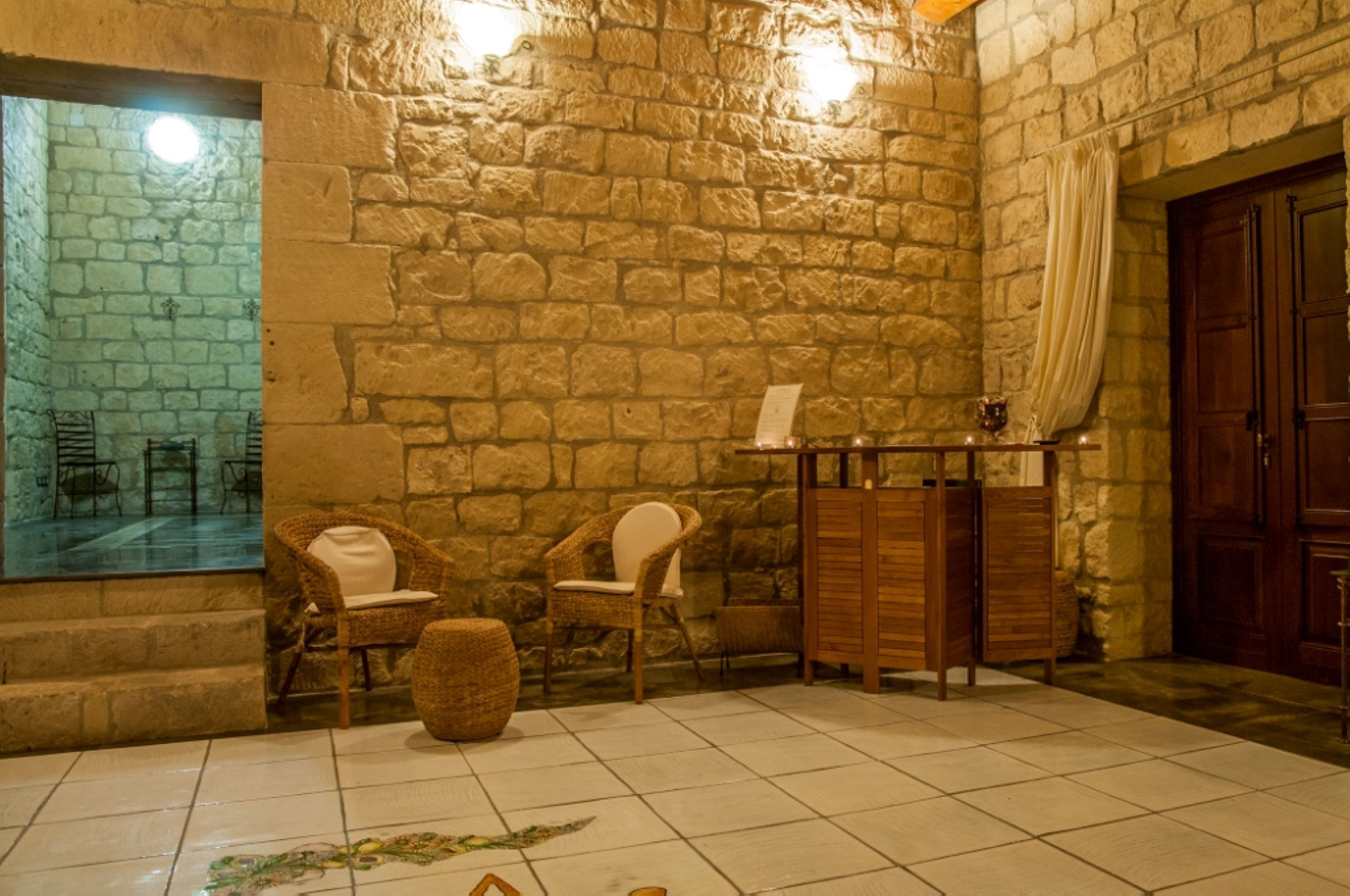 sauna, hot tub, steam room, body treatments, aromatherapy