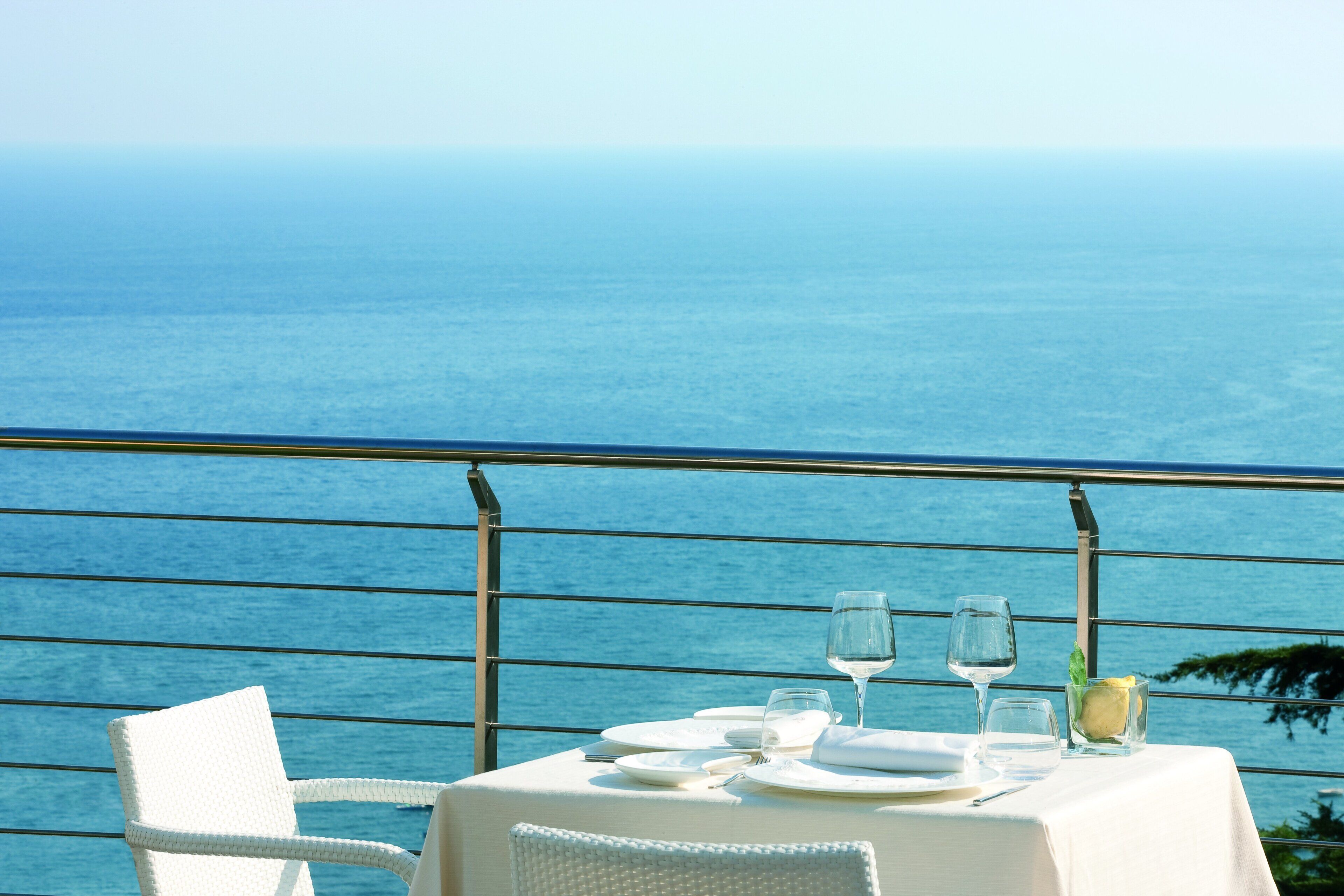 breakfast, lunch and dinner served