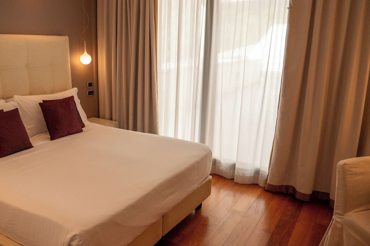 Camera Deluxe | Minibar, cassaforte in camera, tende oscuranti, insonorizzazione