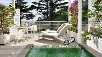 Minibar, caja de seguridad en la habitación y cortinas blackout