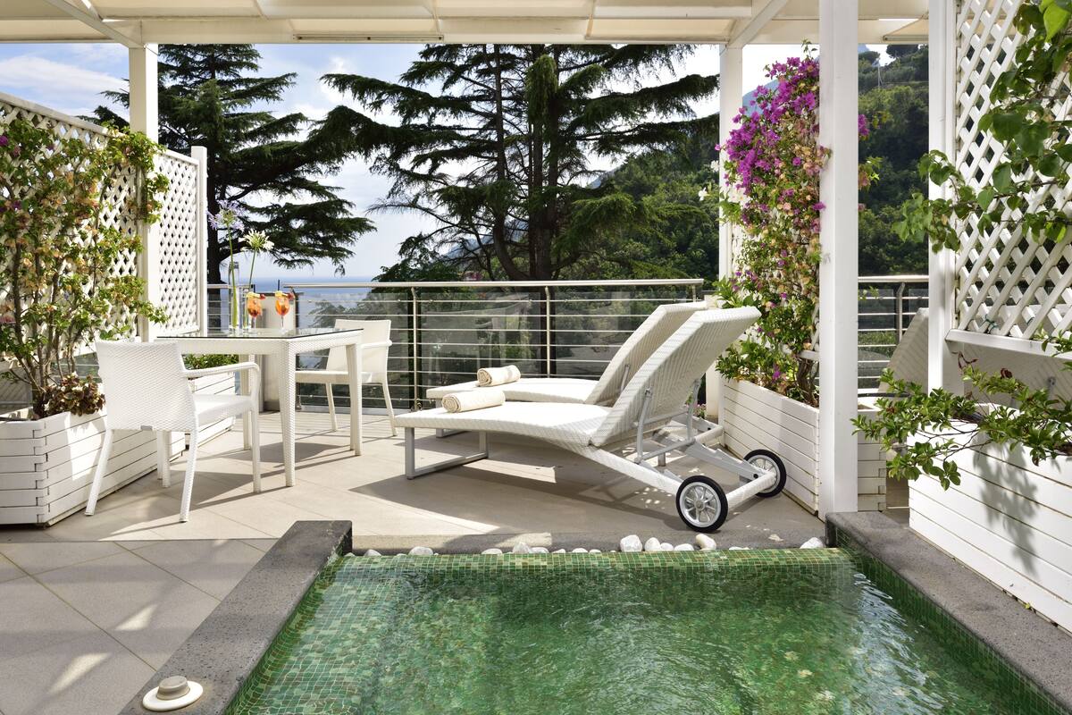 junior suite, sea view (whirlpool) | terrace/patio