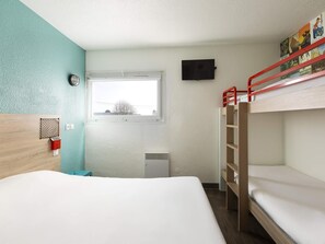 Blackout curtains, soundproofing, free cots/infant beds, free WiFi - hotelF1 Longwy (Longwy)