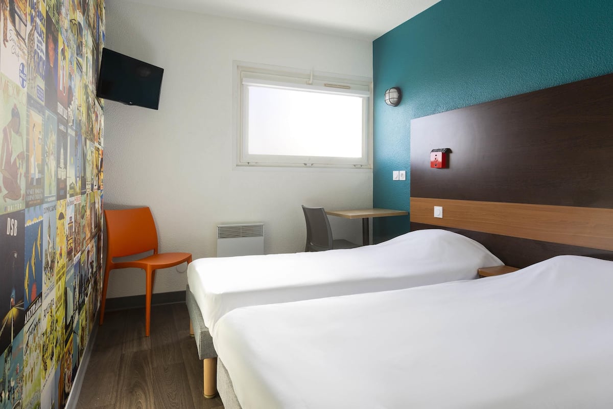 Room, 1 Twin Bed (Side-Car Room - #ontheroad basics) | Desk, blackout drapes, soundproofing, free cribs/infant beds