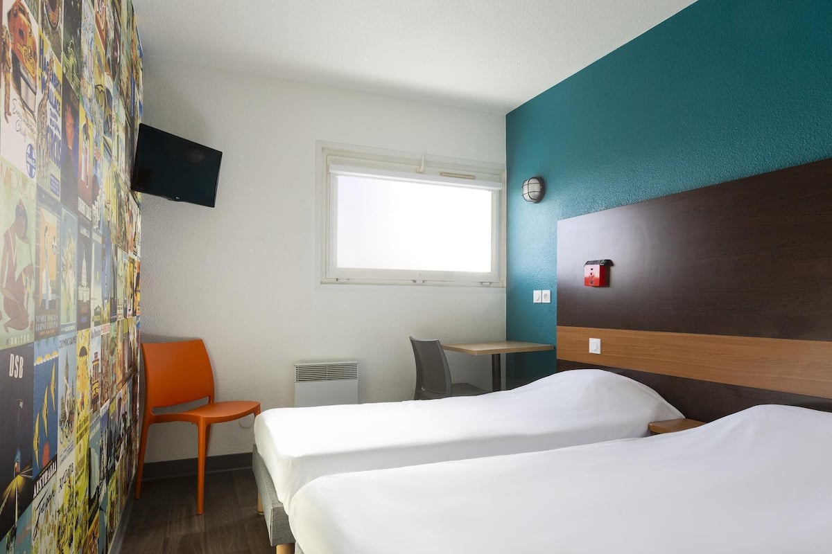 Room, 1 Twin Bed (Side-Car Room - #ontheroad basics)