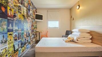 Kamer, 1 tweepersoonsbed, privébadkamer (Cabrio Room - New #ontheroad) | Verduisterende gordijnen, geluiddichte muren, gratis babybedden