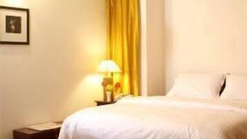 Standard Room | In-room safe, desk, blackout drapes, iron/ironing board