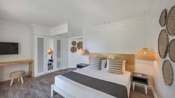 Habitación superior, frente al mar | Ropa de cama de alta calidad y caja de seguridad en la habitación