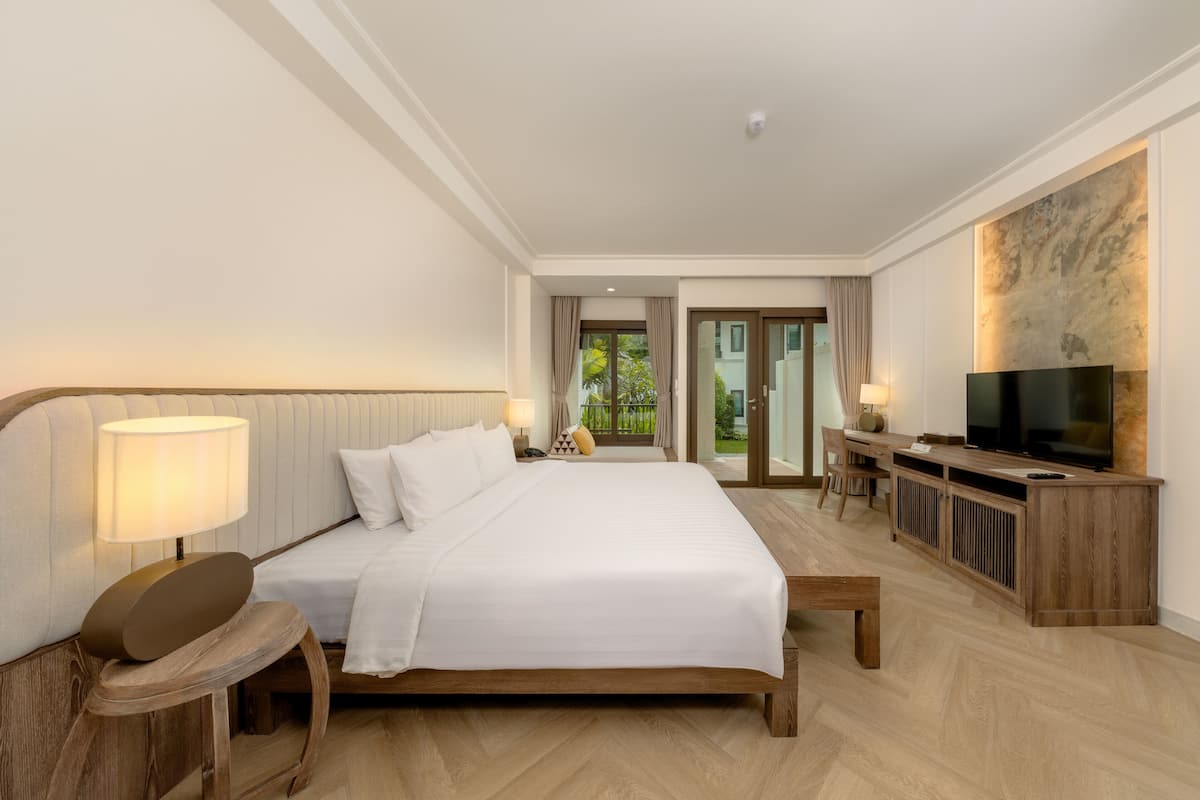 Deluxe Grand Room | Cofres nos quartos, escrivaninha, ferros/tábuas de passar roupa