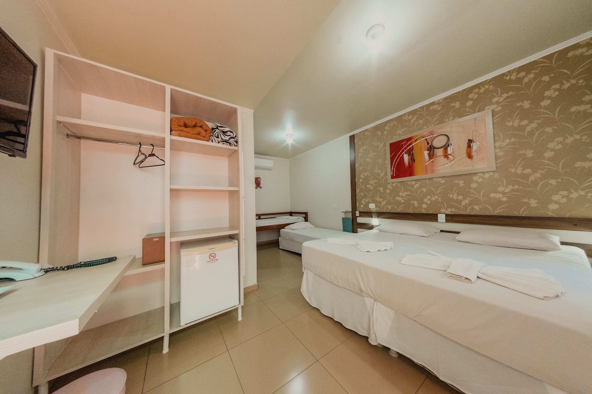 Minibar, una cassaforte in camera, una scrivania, tende oscuranti