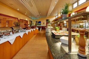 Daily buffet breakfast (EUR 18 per person) - Hotel Bayern Vital (Bad Reichenhall)