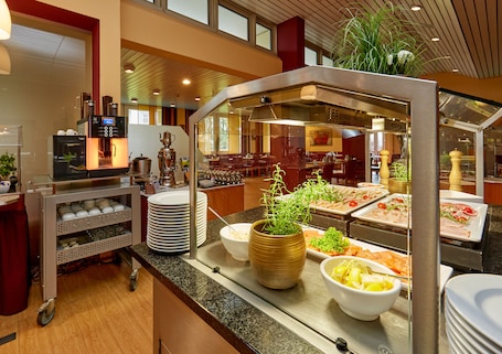 Desayuno buffet diario (EUR 18 por persona)