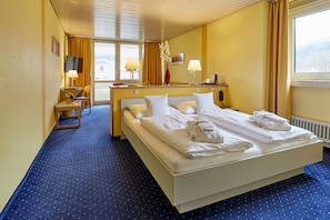 Junior Suite | Premium bedding, in-room safe, desk, laptop workspace - Hotel Bayern Vital (Bad Reichenhall)