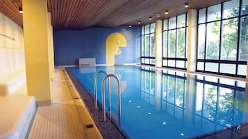 Indoor pool, pool loungers