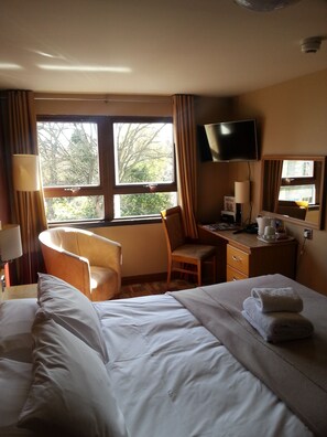 Double Room | In-room safe, desk, iron/ironing board, free WiFi - Greyfriars Inn by Greene King Inns (St. Andrews)