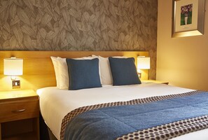 Feature Room | In-room safe, desk, iron/ironing board, free WiFi - Greyfriars Inn by Greene King Inns (St. Andrews)