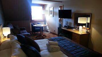 Superior-værelse | Pengeskab på værelset, skrivebord, strygejern/strygebræt, gratis Wi-Fi