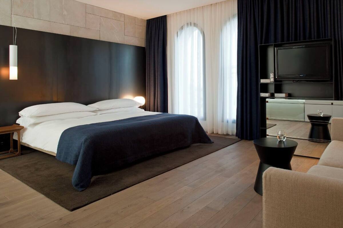 Executive Room | Premium bedding, down comforters, in-room safe, blackout drapes