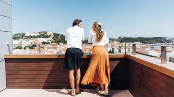 Twin Room | In-room safe, desk, free WiFi, bed sheets