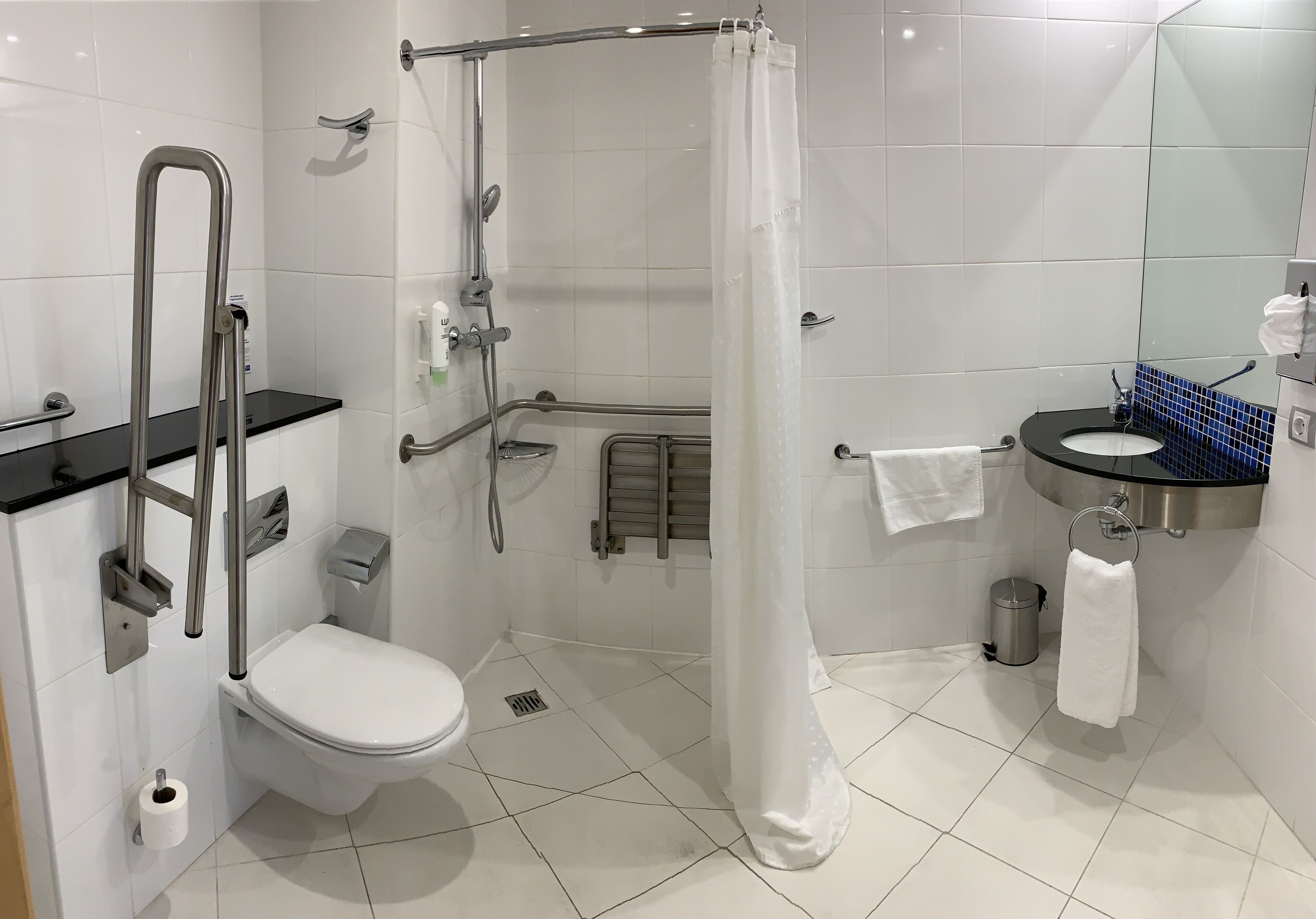 deep-soaking bathtub, hair dryer, bidet, towels