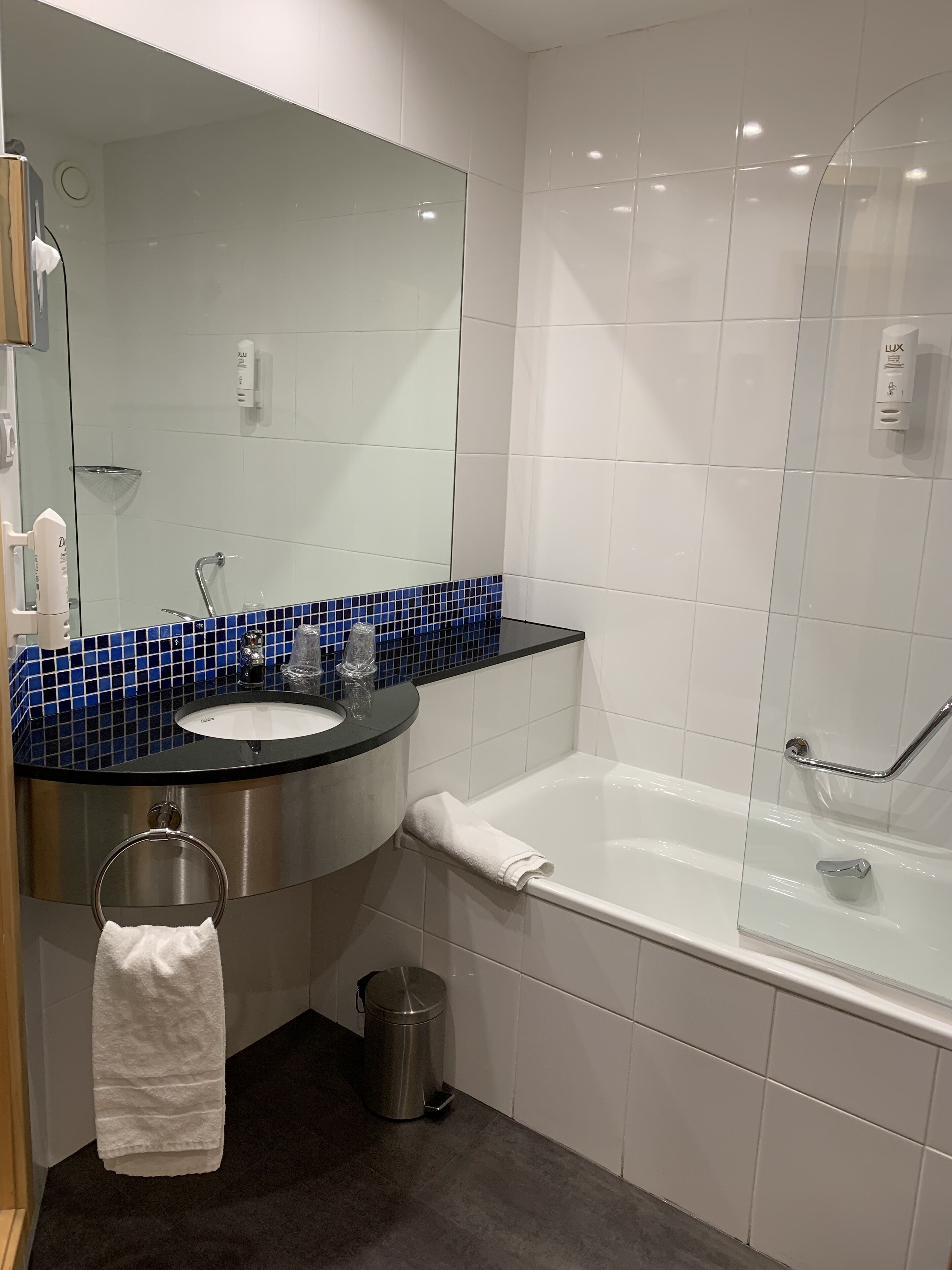 deep-soaking bathtub, hair dryer, bidet, towels