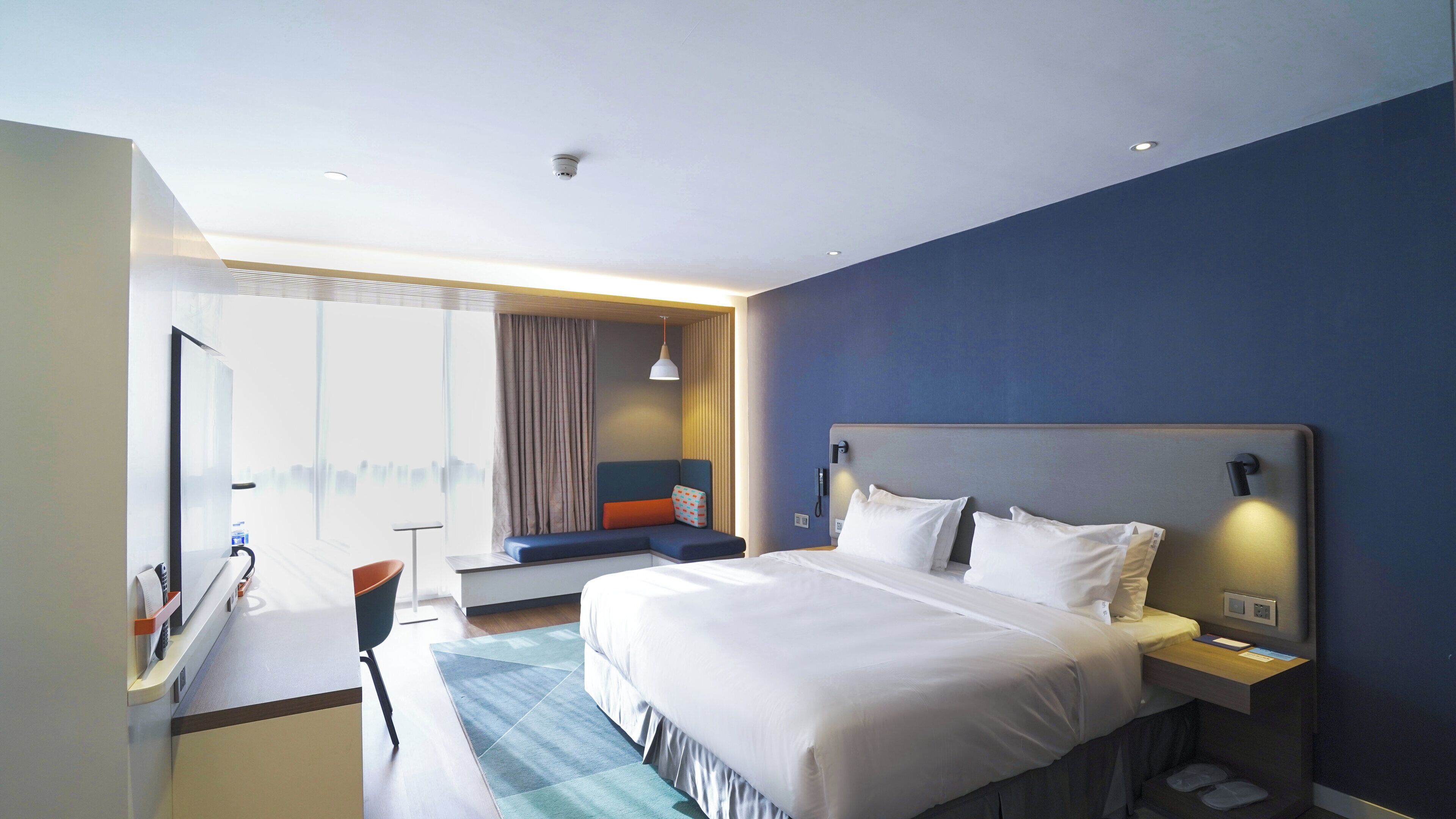 standard room, 1 king bed (extra floor space) | in-room safe, desk, iron/ironing board, free wifi