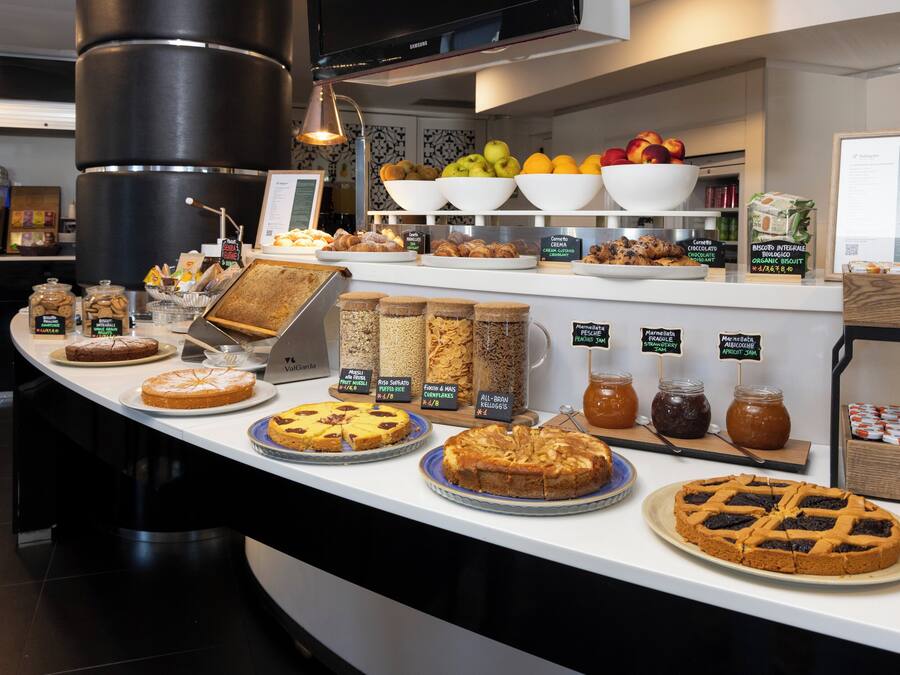 Café da manhã com buffet todos os dias mediante uma taxa