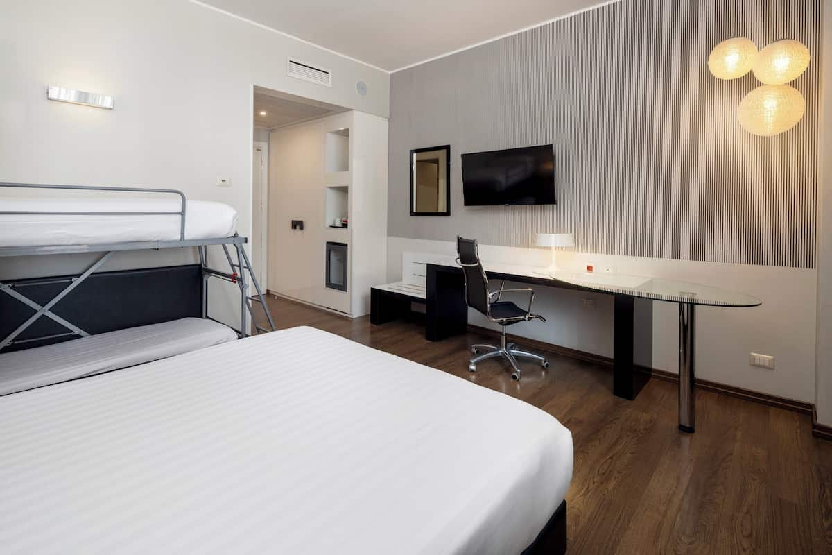 Premium bedding, minibar, in-room safe, desk