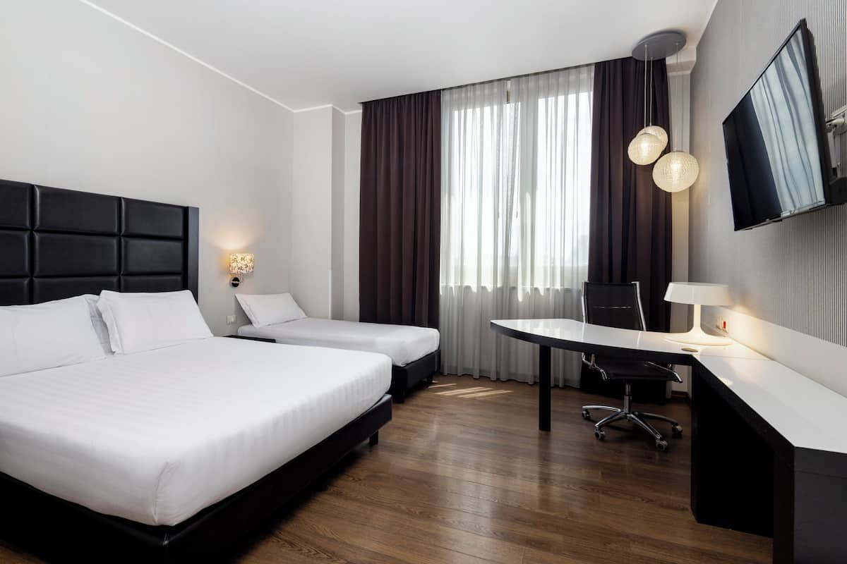 Standard Room, 1 Queen Bed with Sofa bed | Premium bedding, minibar, in-room safe, desk