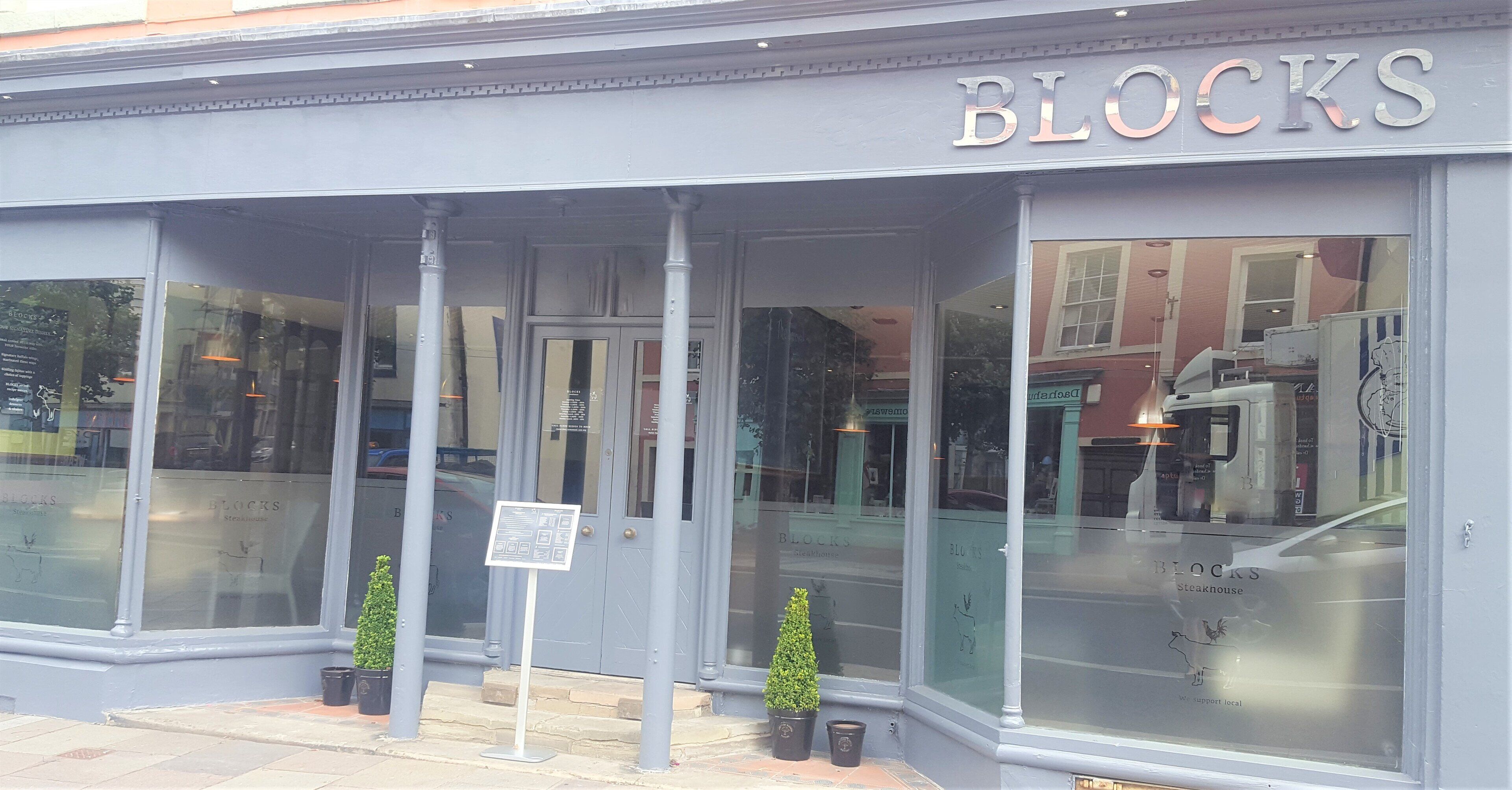 Breakfast and dinner served