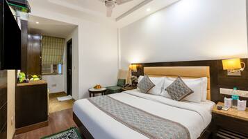 Deluxe Room, 1 Double Bed | Premium bedding, memory-foam beds, desk, free WiFi