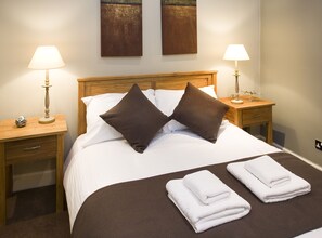 1 habitación, ropa de cama de alta calidad y escritorio 