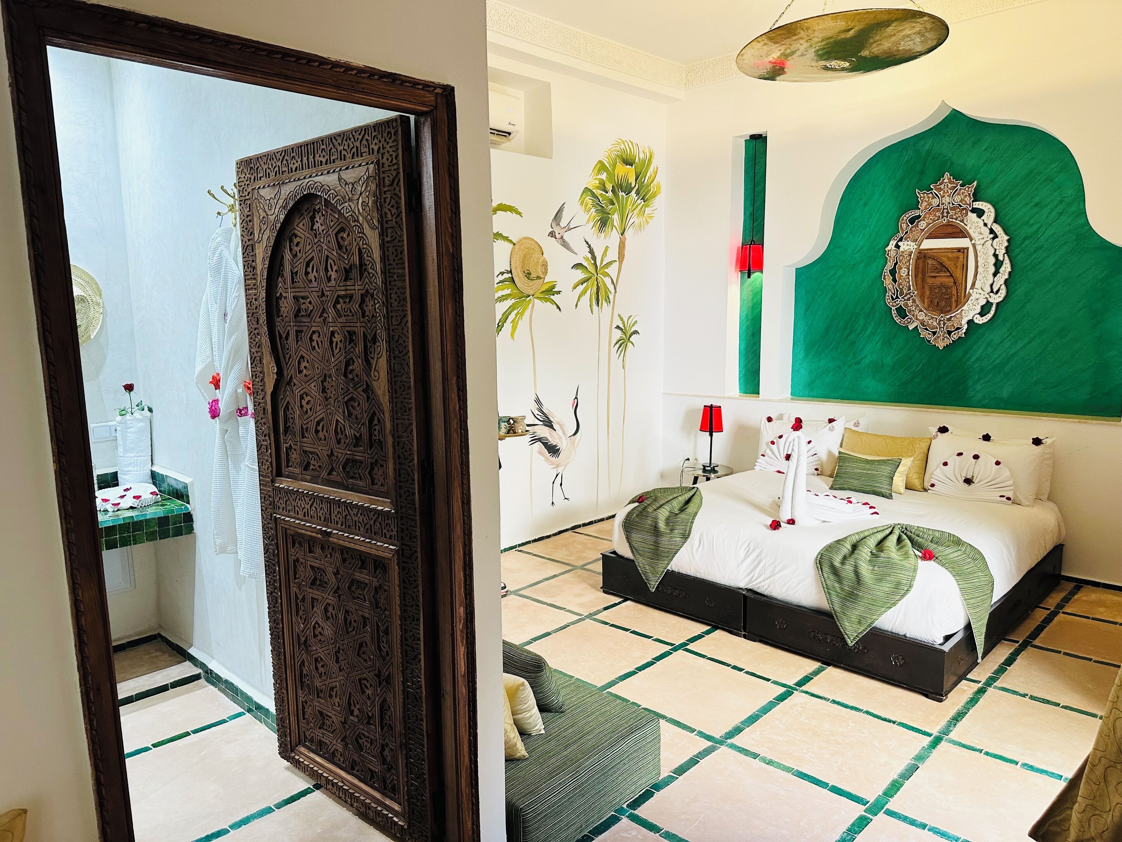 Executive Suite | Egyptian cotton sheets, premium bedding, in-room safe