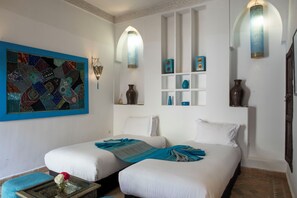 高级双人房 | 埃及棉床单、高档床上用品、客房内保险箱、特色装修