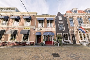 Front of property - Hotel de Koophandel (Delft)
