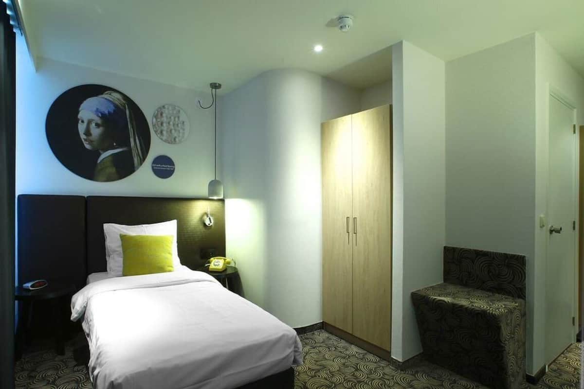 Single Room | In-room safe, desk, blackout drapes, iron/ironing board (on request)