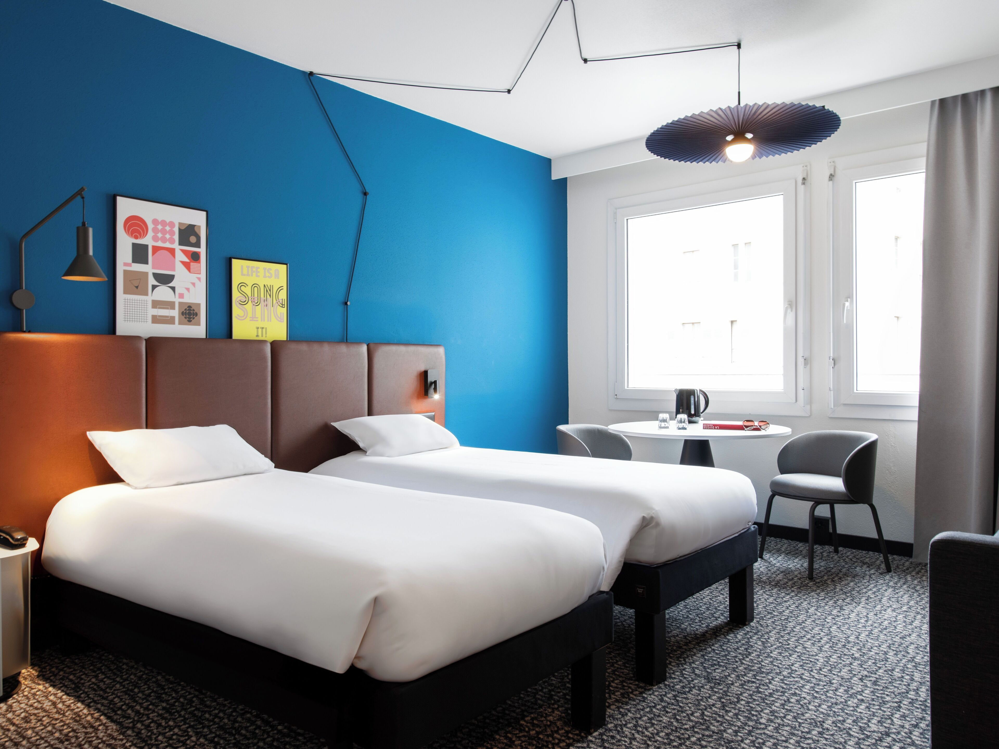 Standard Room (4 People) | In-room safe, desk, soundproofing, iron/ironing board (on request)