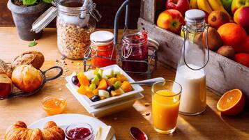 Café da manhã com buffet todos os dias (EUR 17 por pessoa)