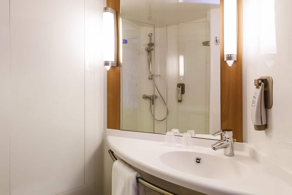 In-room safe, desk, laptop workspace, soundproofing