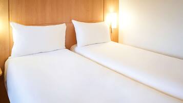 Twin Room, 2 Twin Beds (New Sleep Easy Concept) | 1 bedroom, in-room safe, desk, laptop workspace