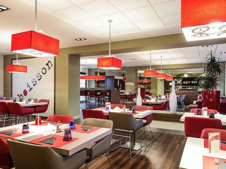 Breakfast and dinner served, Italian cuisine