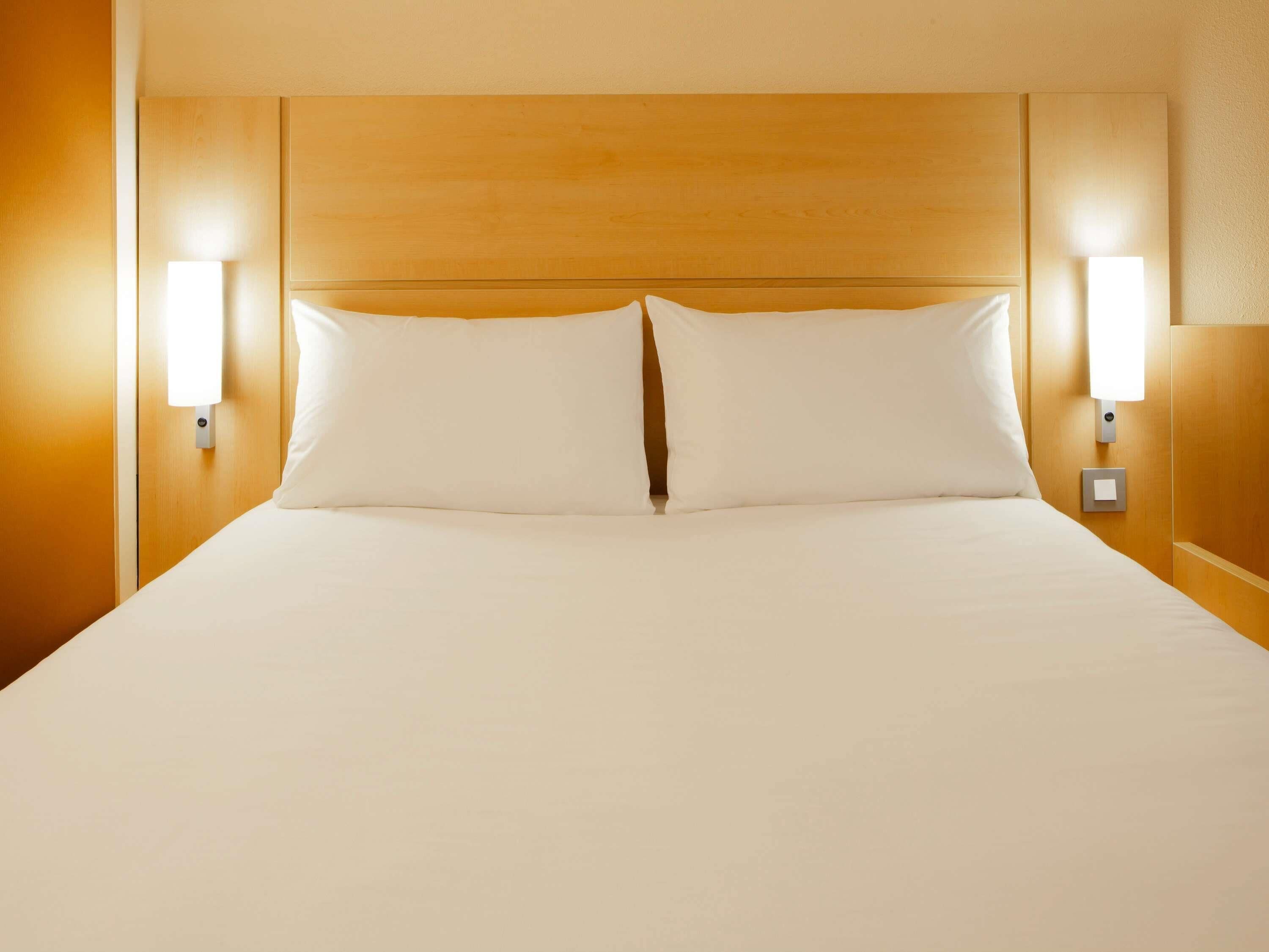 standard room, 1 double bed | down duvets, in-room safe, desk, laptop workspace