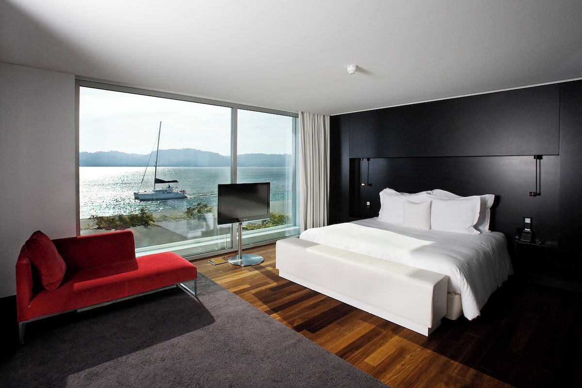 1 bedroom, premium bedding, minibar, in-room safe