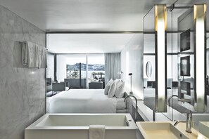 Premium bedding, minibar, in-room safe, individually decorated - Altis Belem Hotel & Spa, Member of Design Hotels (Lisbon)