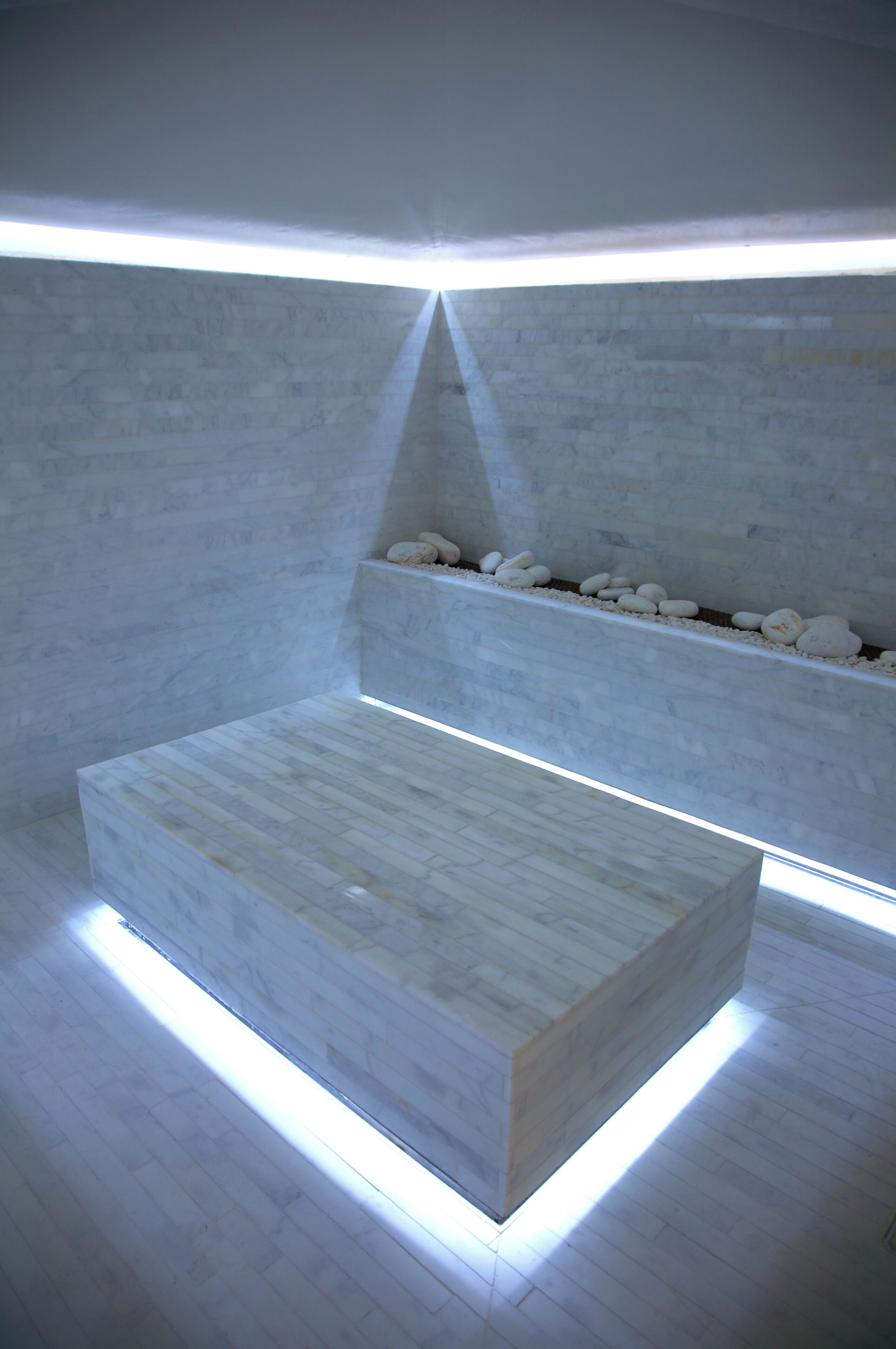 Parihoitohuone(ita), sauna, turkkilainen sauna, kuumakivihierontaa